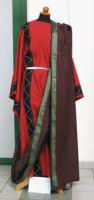 400, Rome - Costume feminin (4eme) - Dalmatique (rouge) et Stola (brune) (www.ladamedatours.com)